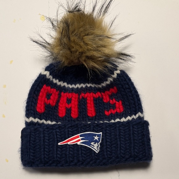 Lele Sadoughi Accessories - NEW ENGLAND PATRIOTS LELE SADOUGHI X NFL NAVY BEANIE FAUX FUR POM